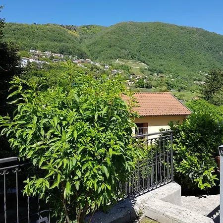 לינה וארוחת בוקר Casa Emma
